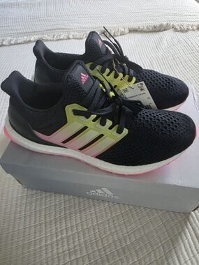 Adidas Ultraboost DNA 5.0 Womens Size 9
